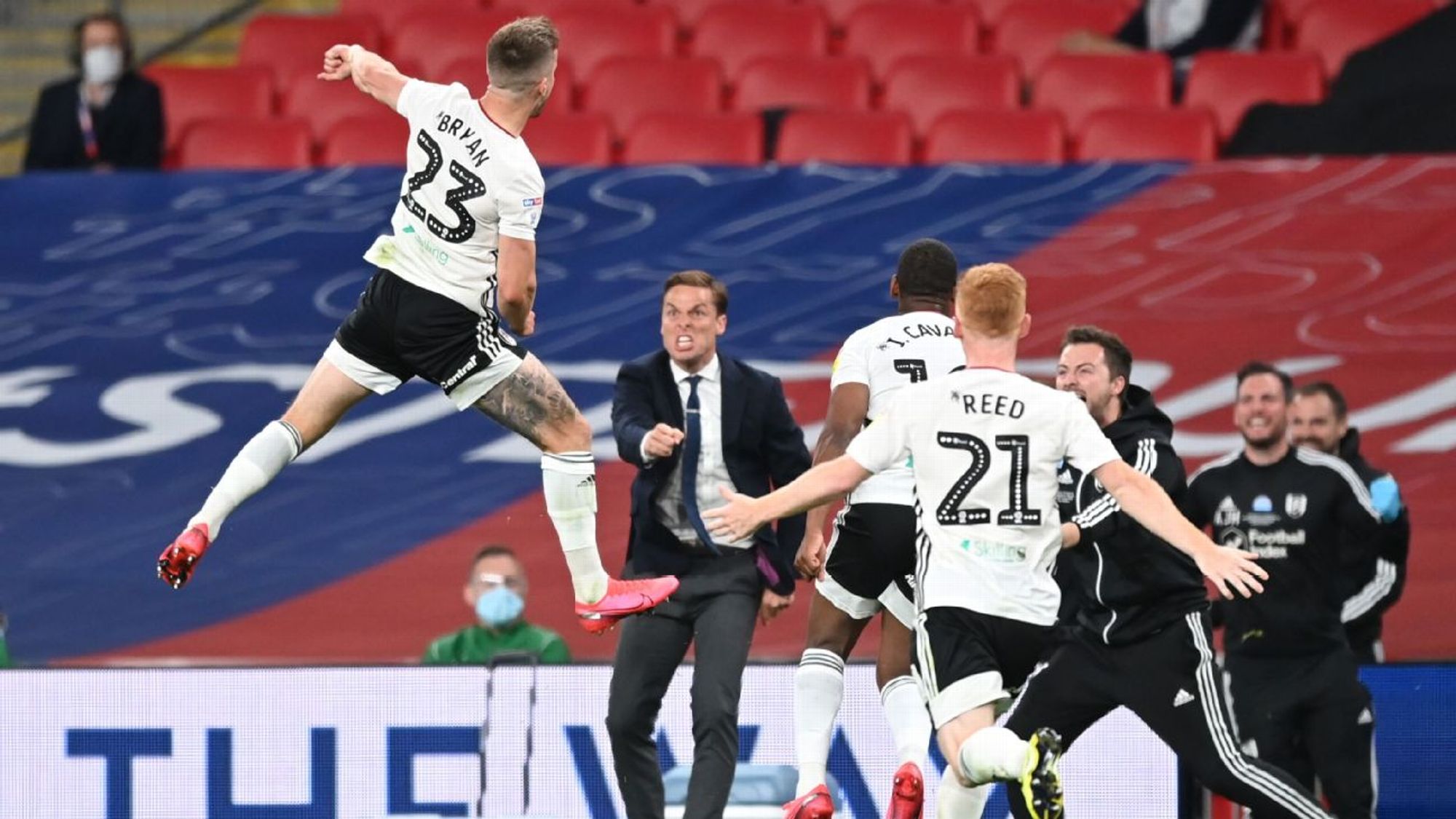 传球球员在 传球球员在